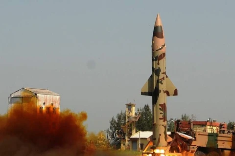 Tên lửa có khả năng mang đầu đạn hạt nhân tự chế tạo Prithvi-II. (Nguồn: EPS)