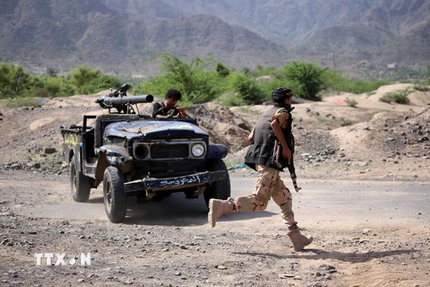 Các lực lượng Chính phủ Yemen trong chiến dịch truy quét phiến quân Houthi ở tỉnh Taez ngày 19/5. (Nguồn: AFP/TTXVN)