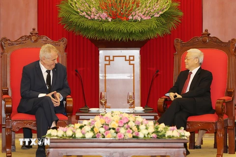 Tổng Bí thư Nguyễn Phú Trọng tiếp Tổng thống Cộng hòa Séc Milos Zeman thăm cấp Nhà nước tới Việt Nam. (Ảnh: Trí Dũng/TTXVN)