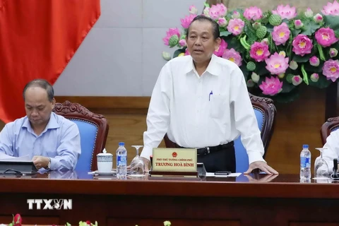 Phó Thủ tướng Thường trực Trương Hòa Bình chủ trì họp Ban chỉ đạo về các giải pháp ổn định đời sống và sản xuất, kinh doanh cho nhân dân 4 tỉnh miền Trung, ngày 7/6. (Ảnh: Phương Hoa/TTXVN)