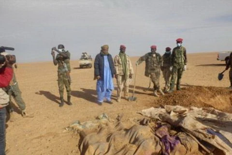 Thi thể người di cư thiệt mạng trên sa mạc ở Niger. (Nguồn: AP)