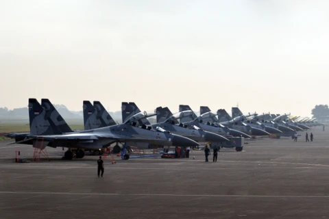 Các máy bay chiến đấu Sukhoi của Không quân Indonesia tại một căn cứ không quân. (Nguồn: thewarmy.com)