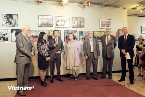 Trợ lý Bộ trưởng Ngoại giao, Đặc Phái viên Thủ tướng Chính phủ, Tổng Thư ký Hội đồng Nhà nước về các vấn đề với UNESCO Phạm Sanh Châu phát biểu tại lễ khai mạc triển lãm. (Ảnh: Quang Vinh/Vietnam+)