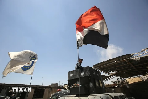 Các lực lượng Iraq tiến vào giải phóng thành cổ Mosul khỏi IS ngày 24/6. (Nguồn: AFP/TTXVN)