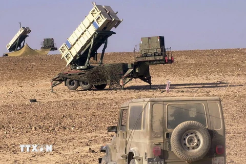 Hệ thống phòng thủ tên lửa Patriot của Mỹ được lắp đặt trên sa mạc Negev, Israel. (Nguồn: AFP/TTXVN)