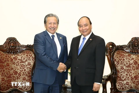 Thủ tướng Nguyễn Xuân Phúc tiếp Bộ trưởng Ngoại giao Malaysia Anifa Aman đang thăm chính thức tại Việt Nam. (Ảnh: Thống Nhất/TTXVN)