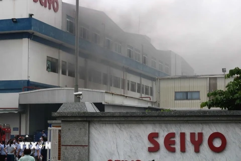 Hiện trường vụ cháy tại Công ty Seiyo Việt Nam chuyên sản xuất đồ nhựa trong Khu công nghiệp Quế Võ 1 (tỉnh Bắc Ninh). (Ảnh: Thái Hùng/TTXVN)