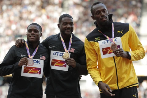 Usain Bolt (áo vàng, ngoài cùng bên phải) chỉ giành được huy chương đồng ở nội dung sở trường chạy 100m tại giải vô địch điền kinh thế giới 2017. (Nguồn: theguardian.com)