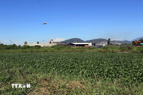 Khu vực đất được bàn giao đã được xử lý dioxin giai đoạn 2 tại sân bay Đà Nẵng. (Ảnh: Trần Lê Lâm/TTXVN)