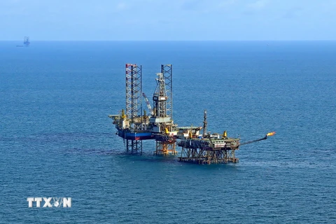 [Photo] Việt Nam tiêu thụ 355 triệu tấn dầu thô trong 30 năm qua