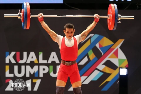 Thạch Kim Tuấn xuất sắc bảo vệ huy chương vàng nội dung cử giật nam hạng 56kg. (Ảnh: Quốc Khánh/TTXVN)