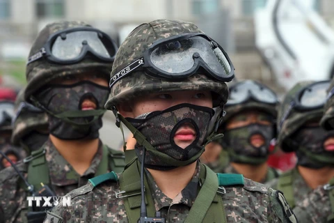 Các binh sỹ Hàn Quốc tham gia cuộc diễn tập ở Seoul ngày 23/8. (Nguồn: AFP/TTXVN)