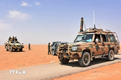 Quân đội Syria trong chiến dịch truy quét IS ở tỉnh Deir Ezzor ngày 4/9. (Nguồn: AFP/TTXVN)