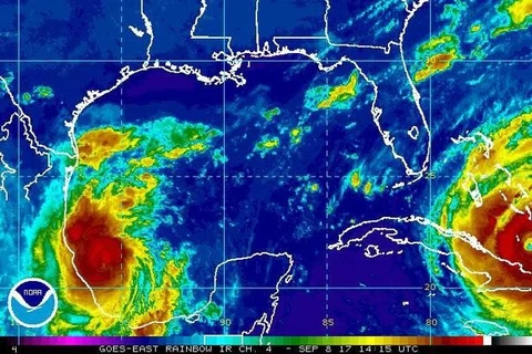 Bão Katia (bên trái) mạnh cấp độ 2, đang ở Vịnh Mexico. (Nguồn: NOAA)