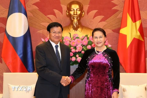 Chủ tịch Quốc hội Nguyễn Thị Kim Ngân tiếp Thủ tướng Cộng hòa Dân chủ Nhân dân Lào Thongloun Sisoulith đang có chuyến thăm Việt Nam. (Ảnh: Trọng Đức/TTXVN)