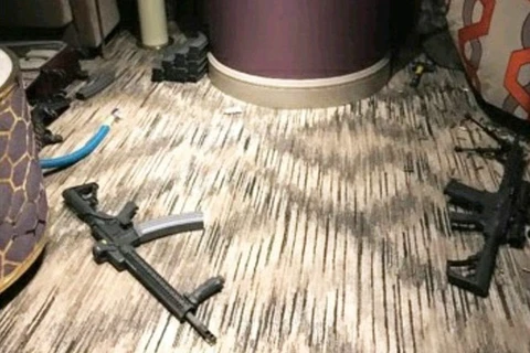 La liệt những khẩu súng máy được Paddock sử dụng để gây án từ căn phòng khách sạn. (Nguồn: DM)