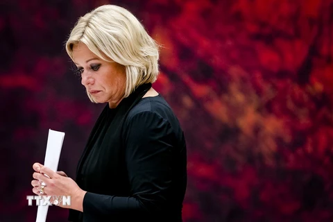Bộ trưởng Quốc phòng Hà Lan Jeanine Hennis tuyên bố từ chức tại La Haye ngày 3/10. (Nguồn: AFP/TTXVN)
