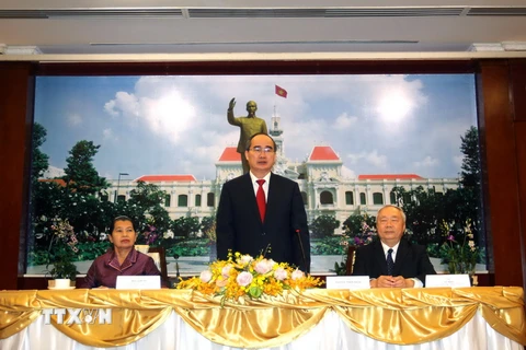 Bí thư Thành ủy Tp. Hồ Chí Minh Nguyễn Thiện Nhân phát biểu tại buổi tiếp. (Ảnh: Thanh Vũ/TTXVN)