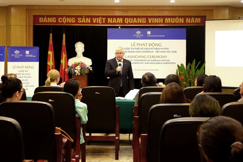 Đại sứ Australia tại Việt Nam Craig Chittick phát động Cuộc thi thiết kế logo nhân kỷ niệm 45 năm ngày thiết lập quan hệ ngoại giao giữa Australia và Việt Nam. (Ảnh: PV/Vietnam+)