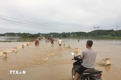Nước lũ dâng cao tại huyện miền núi Thạch Thành (tỉnh Thanh Hóa). (Ảnh: Nguyễn Nam/TTXVN)