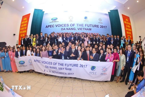Đại biểu chụp ảnh chung tại Diễn đàn Tiếng nói Tương lai APEC 2017 (VOF). (Nguồn: TTXVN)