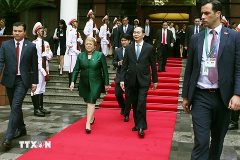 Tổng thống Chile rời Hà Nội đi dự Tuần lễ Cấp cao APEC tại Đà Nẵng