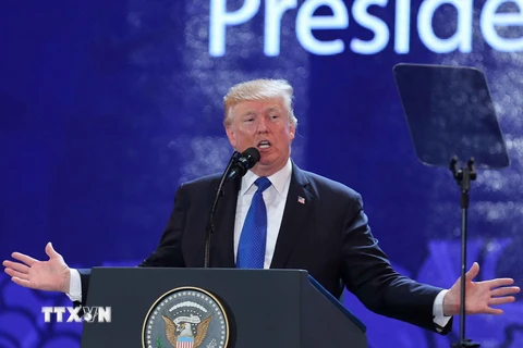 Hình ảnh Tổng thống Hoa Kỳ Donald Trump phát biểu tại CEO Summit 2017
