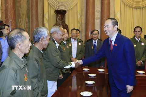 Chủ tịch nước Trần Đại Quang tiếp Đoàn đại biểu các công dân Lào có công với cách mạng Việt Nam. (Ảnh: Nhan Sáng/TTXVN)