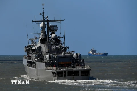 Tàu khu trục ARA Sarandi của hải quân Argentina tham gia tìm kiếm tàu ngầm ARA San Juan bị mất tích trên vùng biển phía nam thủ đô Buenos Aires ngày 21/11. (Nguồn: AFP/TTXVN)
