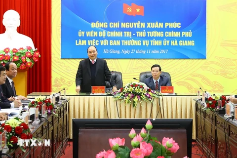 Thủ tướng Nguyễn Xuân Phúc làm việc với Ban Thường vụ Tỉnh ủy Hà Giang. (Ảnh: Thống Nhất/TTXVN)
