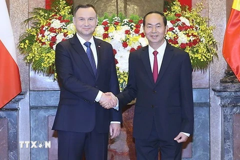 Chủ tịch nước Trần Đại Quang đón tiếp Tổng thống Andrzej Duda. (Ảnh: Nhan Sáng/TTXVN)