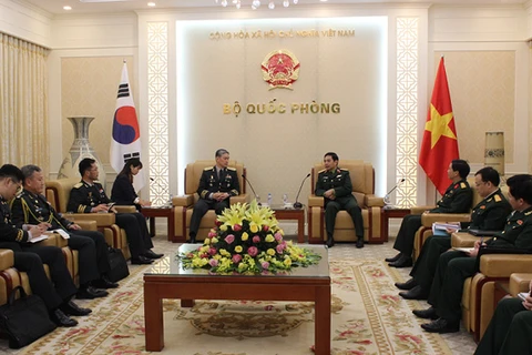 Thượng tướng Phan Văn Giang tiếp Đoàn đại biểu Bộ Tư lệnh Lục quân Hàn Quốc. (Nguồn: mod.gov.vn)