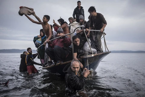 Người nhập cư trên thuyền vào châu Âu. (Nguồn: guardian.co.tt)