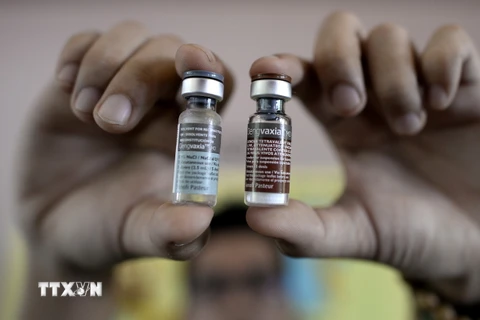 Vắcxin Dengvaxia trong chương trình tiêm chủng tại một trường tiểu học ở ngoại ô thủ đô Manila, Philippines ngày 4/4/2016. (Nguồn: AFP/TTXVN)