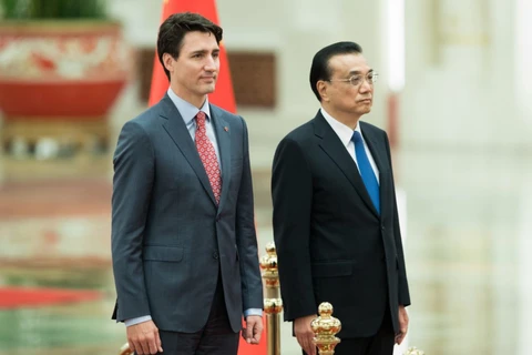 Thủ tướng Trung Quốc Lý Khắc Cường đón Thủ tướng Canada Justin Trudeau tại Đại Lễ đường Nhân dân, ngày 4/12. (Nguồn: Getty)