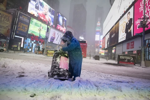 Bão tuyết tại Quảng trường Thời Đại, New York, ngày 4/1. (Nguồn: AFP)