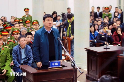 Bị cáo Đinh La Thăng, nguyên Chủ tịch Hội đồng thành viên PVN phát biểu trước tòa. (Nguồn: TTXVN)
