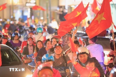 Hàng vạn người xuống đường ăn mừng chiến thắng của U23 Việt Nam