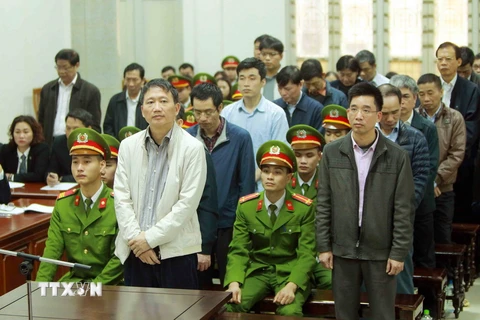 Bị cáo Trịnh Xuân Thanh và đồng phạm nghe tòa tuyên án. (Ảnh: An Đăng/TTXVN)