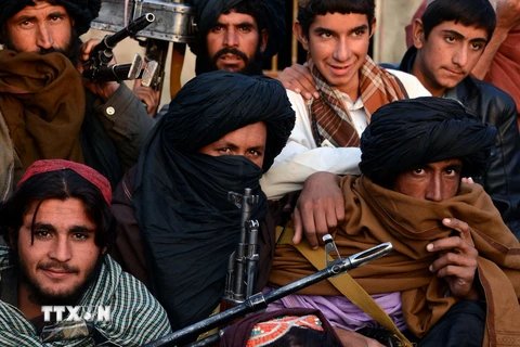 Ảnh tư liệu: Các tay súng Taliban tại Bakwah, tỉnh Farah, Afghanistan ngày 3/11/2015. (Nguồn: AFP/TTXVN)
