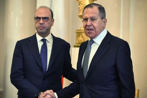 Ngoại trưởng Nga Sergei Lavrov và người đồng cấp Italy Angelino Alfano. (Nguồn: AFP)
