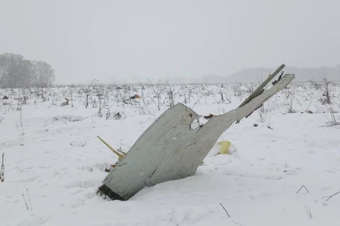 Hình ảnh đầu tiên về mảnh vỡ chiếc máy bay An-148 tại hiện trường. (Nguồn: Reuters)