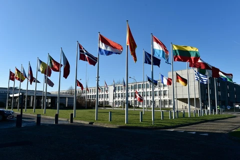 Bên ngoài trụ sở NATO ở Brussels. (Nguồn: AFP)