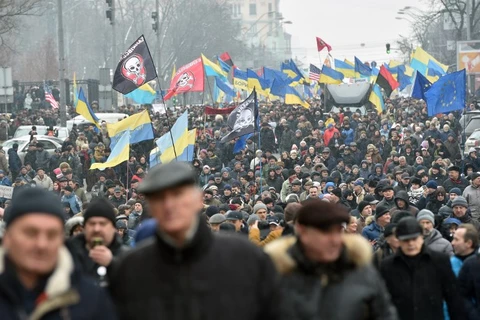 Hàng nghìn người ủng hộ cựu Tổng thống Gruzia Mikhail Saakashvili đã xuống đường biểu tình trên nhiều con phố ở thủ đô Kiev của Ukraine. (Nguồn: AFP)