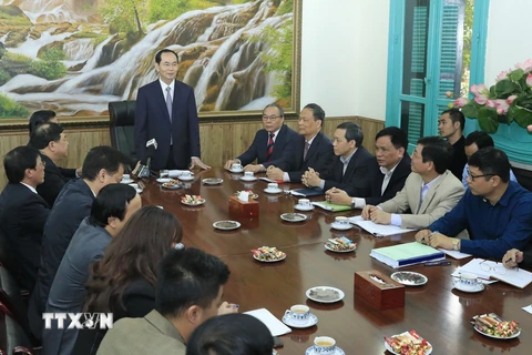 Chủ tịch nước Trần Đại Quang, Trưởng Ban Chỉ đạo cải cách Tư pháp Trung ương đến thăm, làm việc với Văn phòng Thường trực Ban Chỉ đạo cải cách Tư pháp Trung ương. (Ảnh: Nhan Sáng/TTXVN)
