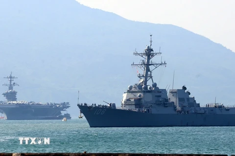 Hình ảnh đội tàu sân bay USS Carl Vinson vào Vịnh Đà Nẵng