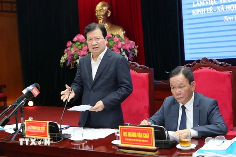 Phó Thủ tướng Trịnh Đình Dũng phát biểu tại buổi làm việc. (Ảnh: Nguyễn Cường/TTXVN)