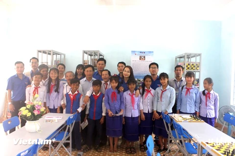 Tủ sách Đinh Hữu Dư tại Trường dân tộc bán trú Đinh Ruối. (Ảnh: PV/Vietnam+)