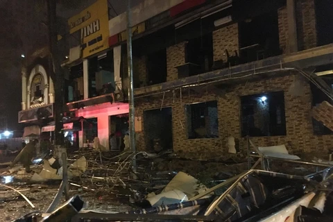 Khám nghiệm hiện trường, điều tra nguyên nhân vụ nổ nhà hàng ở Nghệ An