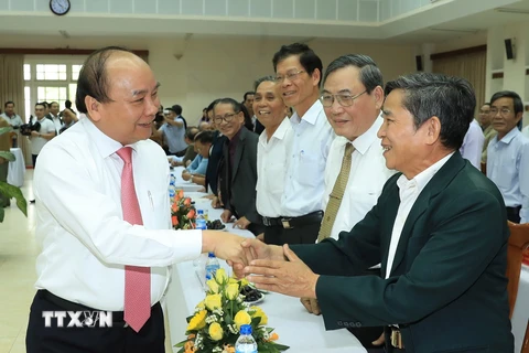 Thủ tướng Nguyễn Xuân Phúc và các đại biểu tại buổi gặp mặt. (Ảnh: Thống Nhất/TTXVN)